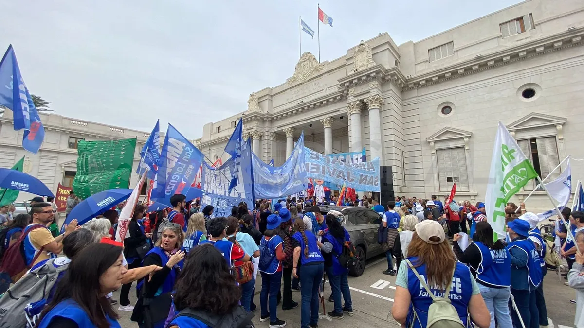 manifestacion-legislatura-reforma-previsional-santa-fejpg