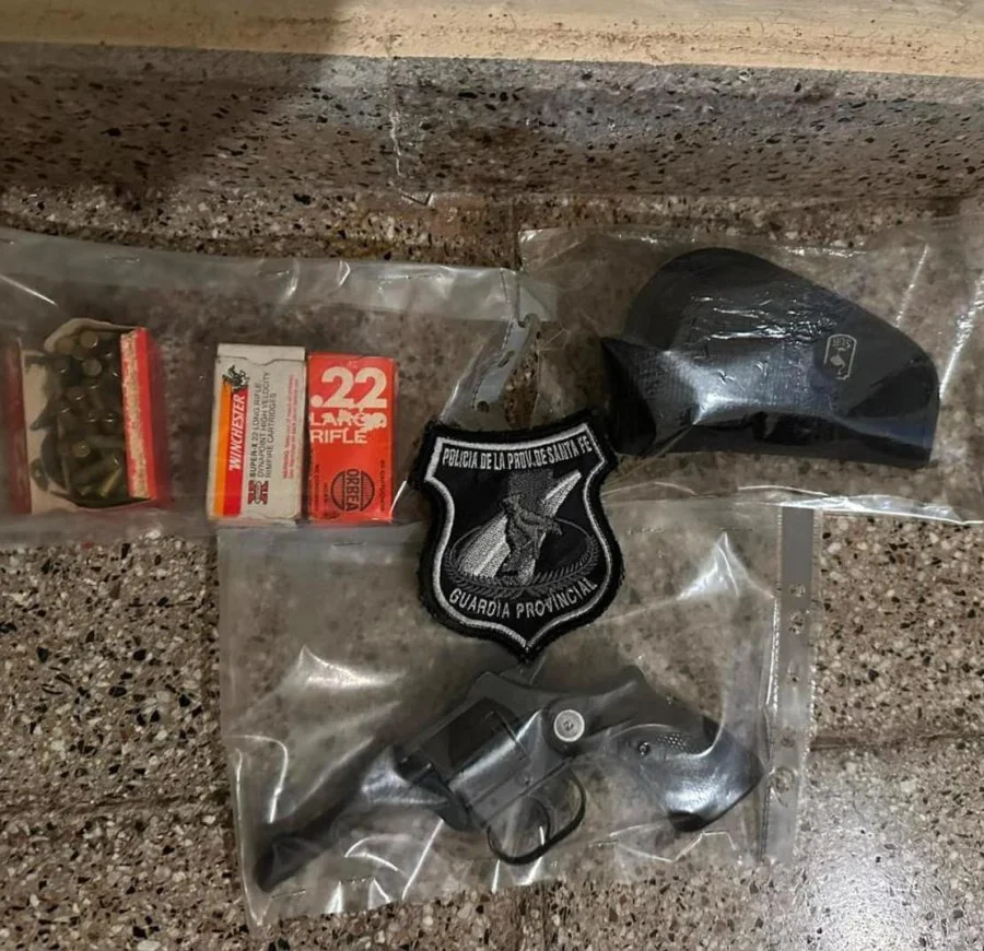 Detenido con revolver 2 16-8-26