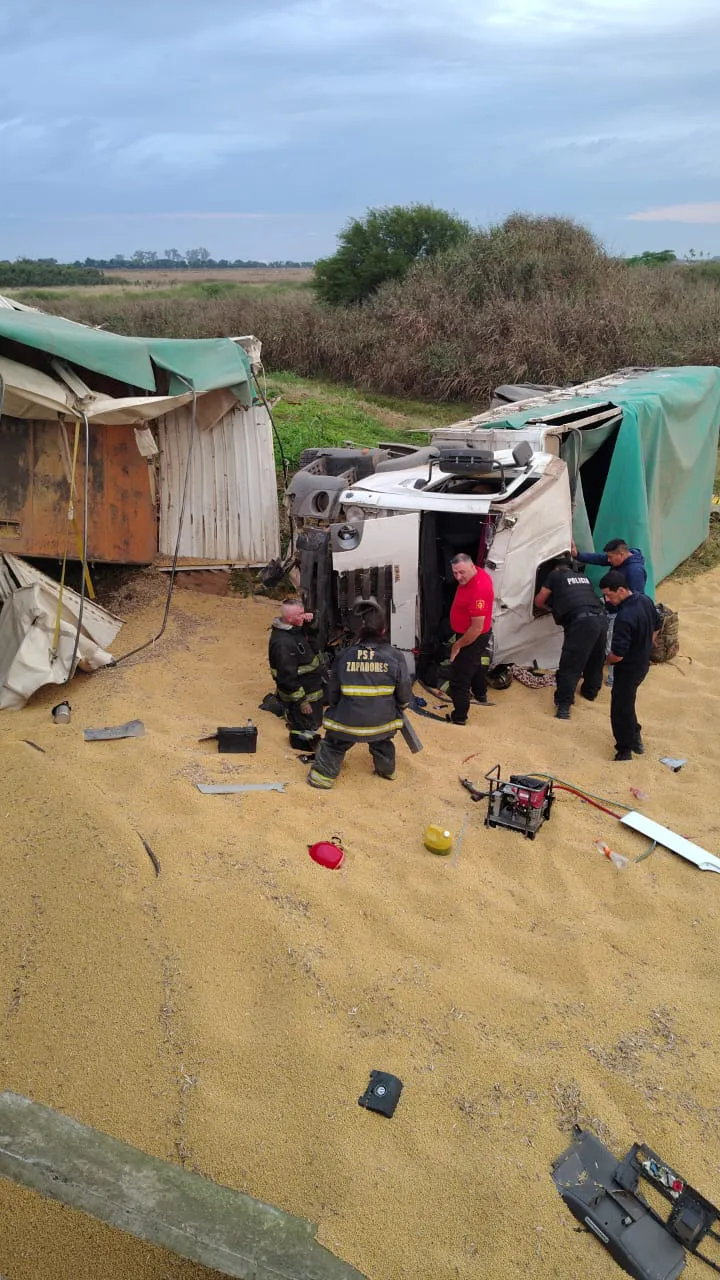 Camion en puente Las Calaveras 2 - 4-5-25