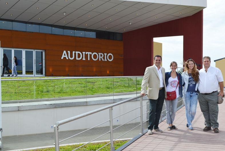 Los arquitectos Mauro Riboldi, María Eugenia Sola y María Virginia Vicentini; y el ing. civil Eugenio Toldo, integrantes del Estudio que tuvo a su cargo el proyecto y la dirección de obra.