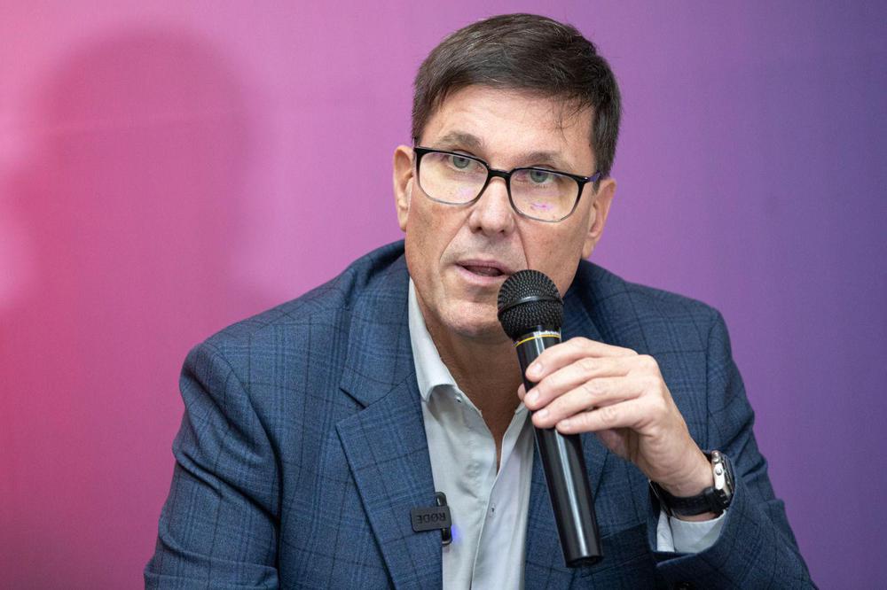 ministro de Educación, José Goity