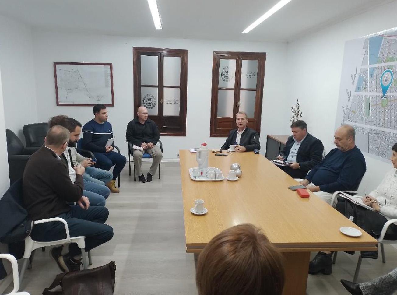 Reunion autoridades y producción