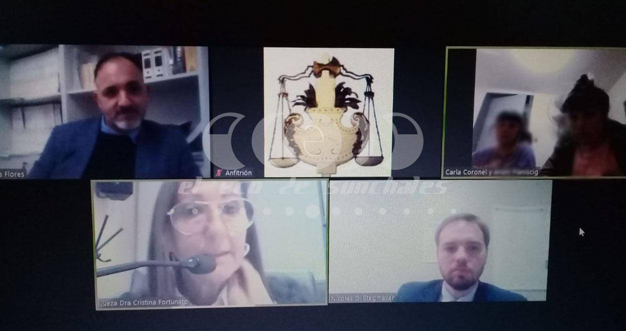 Audiencia dos mujeres