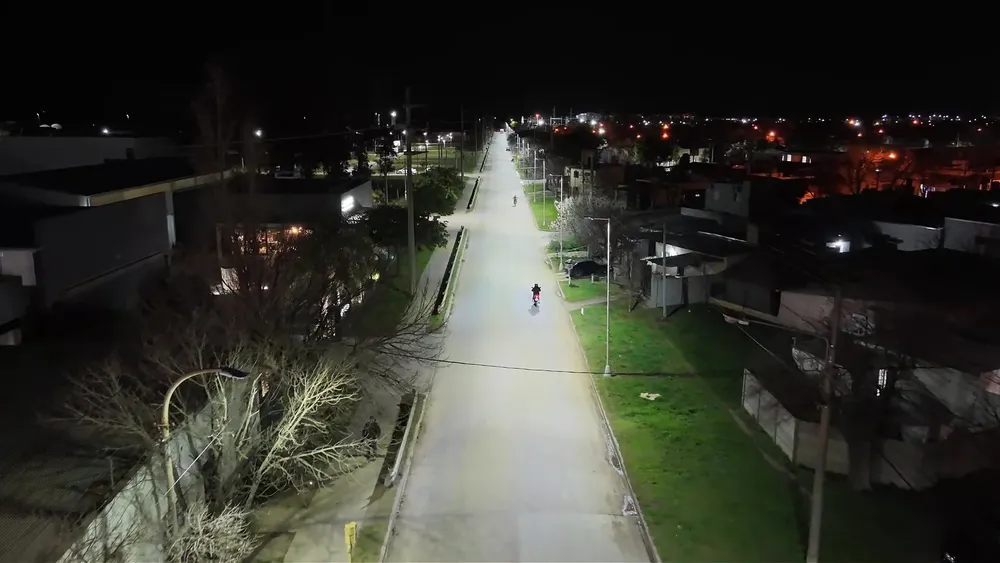 Iluminacion LED en calle Guemes 2