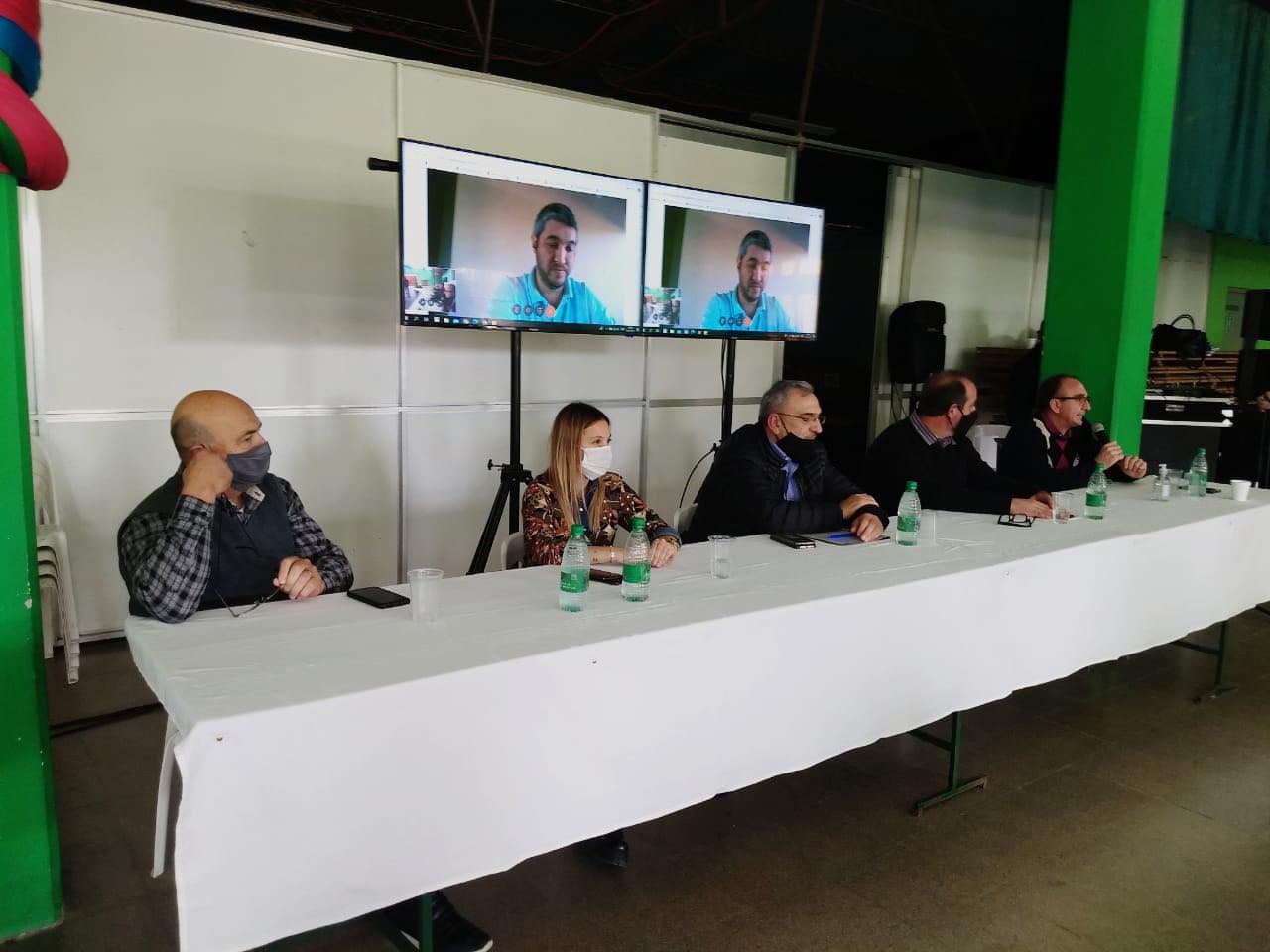Autoridades reunión AUTOPISTA en Susana