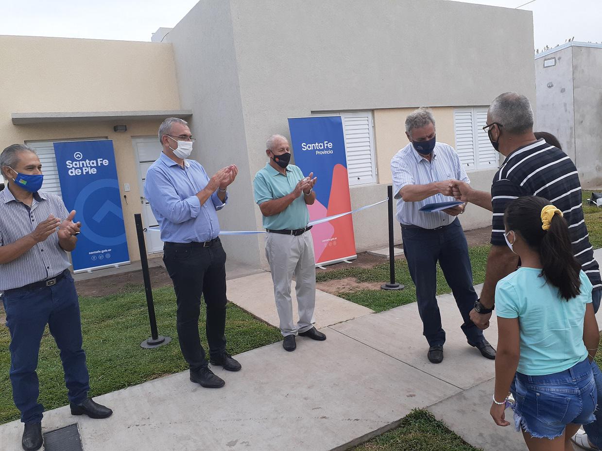 Entrega de viviendas en el departamento Castellanos