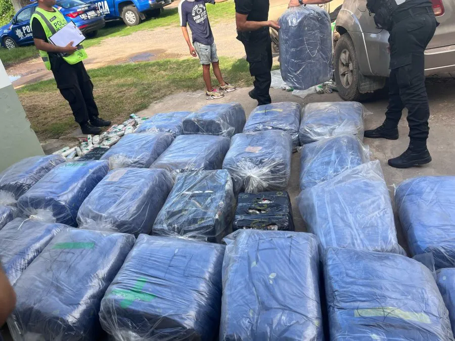 Interceptan camioneta con 756 hojas de coca 2